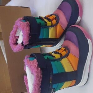 COPY - Brand new puffer boots size 5 by Merrell